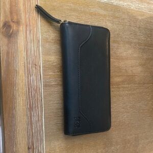 Frye and Co Black Leather Zip Wallet 8 Inch